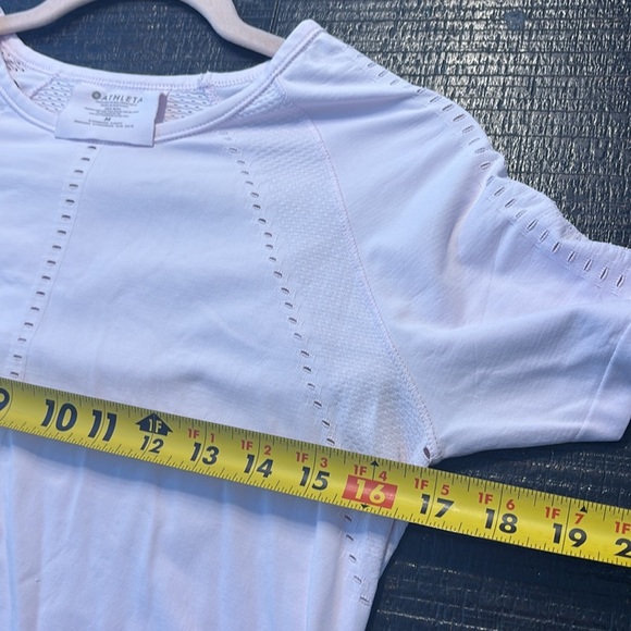 Athleta foothill short sleeve top in light lilac size Medium - Picture 6 of 6